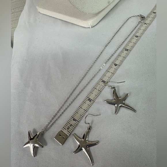 Abstract silvertone starfish necklace and earrings set - Picture 3 of 4